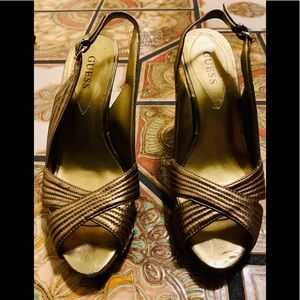 🥂Guess gold strap high heel shoes- 6.5M
